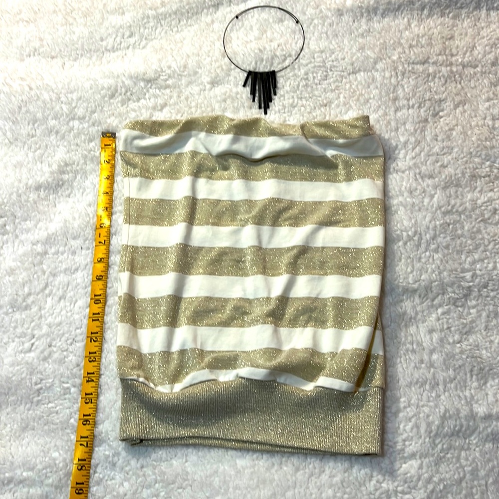 Strapless summer top.
